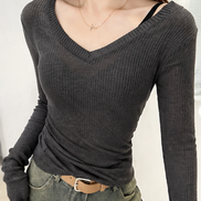 Slim Fit Long Sleeve V-Neck Tee – Women’s Stretch Y2K Style Top