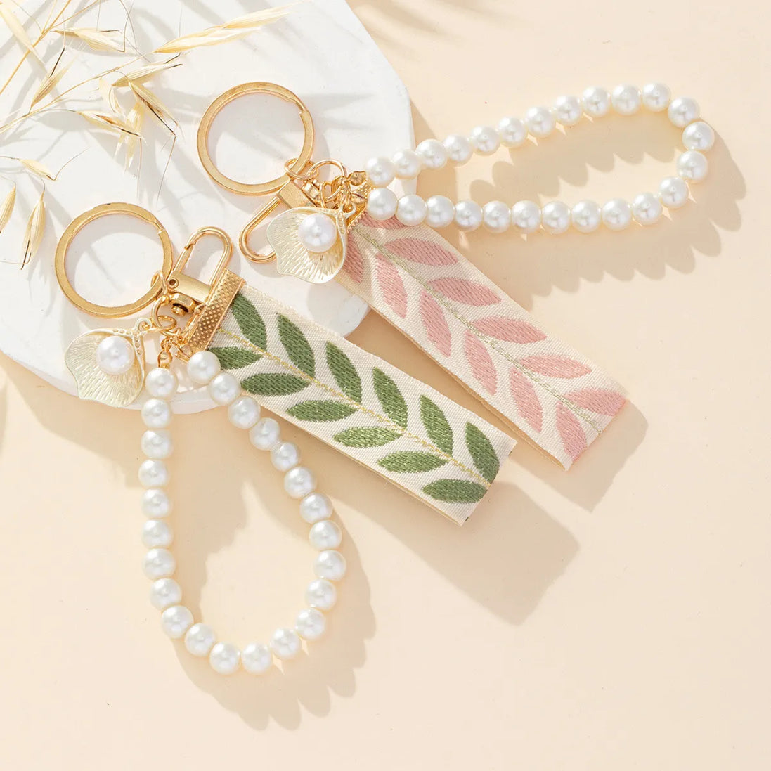 Pearl Ribbon Keychain – Elegant Bow Charm with Gold-Plated Clip for Bags, Keys & Car Accessories